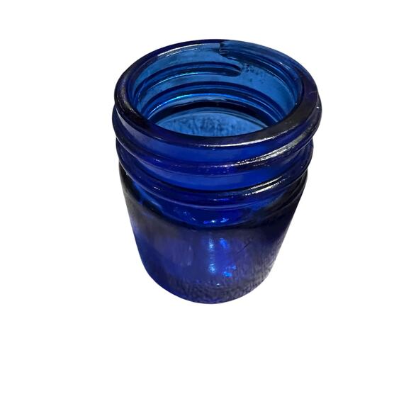 Vintage Blue Glass Vick’s Vaporub Jar Medicine Bottle - Picture 4 of 5